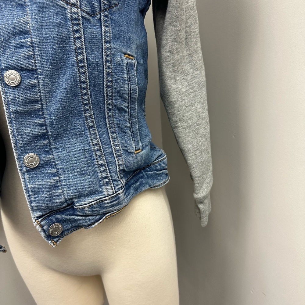 Levi’s Denim Jacket - Picture 7 of 12